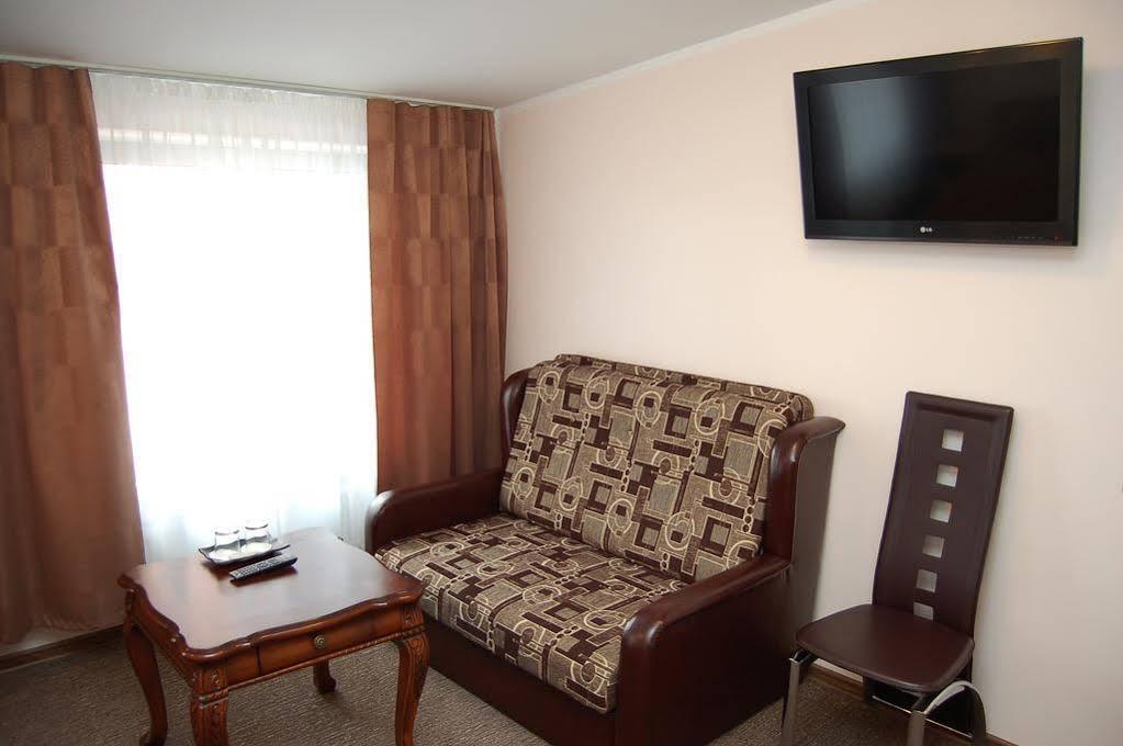 Aleksandri Hotel タルトゥ エクステリア 写真