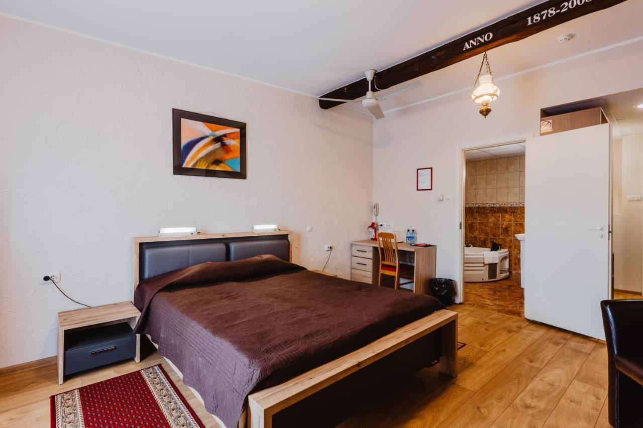 Aleksandri Hotel タルトゥ エクステリア 写真